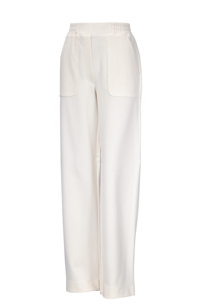 Eleganckie szerokie spodnie dresowe ecru z prostą nogawką i gumką w pasie od Jumitex.