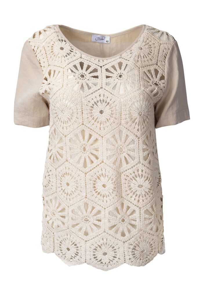 Beżowa bluzka letnia z ozdobnym ażurowym przodem i krótkim rękawem Jumitex