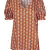 Elegancka bluzka wiskozowa we wzory geometryczne z dekoltem v-neck i ozdobną bufką na rękawie.